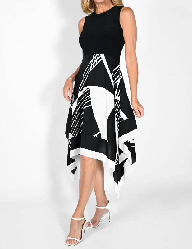 flowy maxi dressWoven Dress In Black/off White