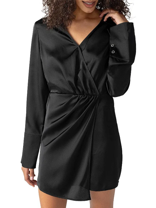 relaxed fit dressWomens Mini V-Neck Wrap Dress