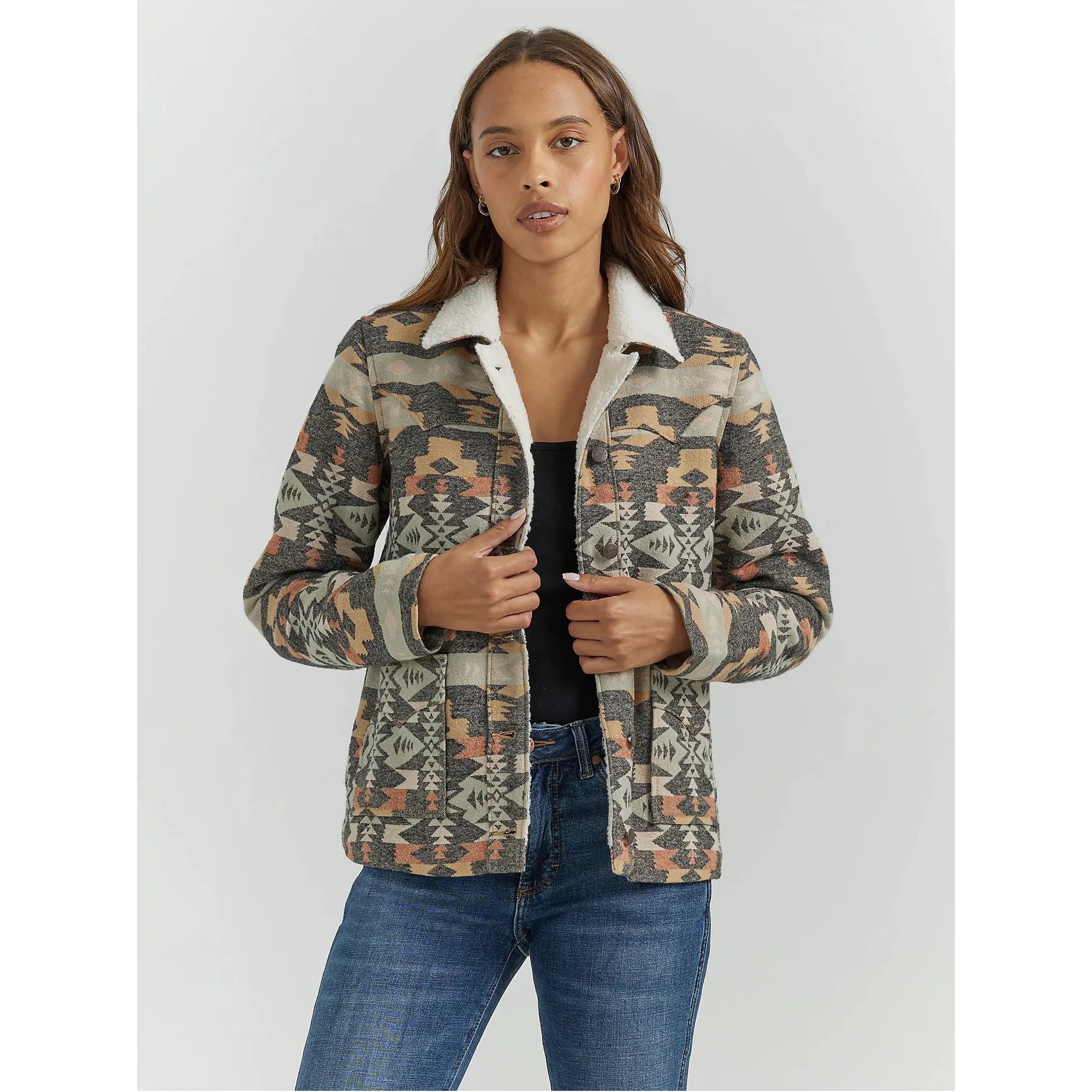 premium coatWOMEN'S WRANGLER® SHERPA LINED SOUTHWESTERN BARN JACKET IN GRAY GEO