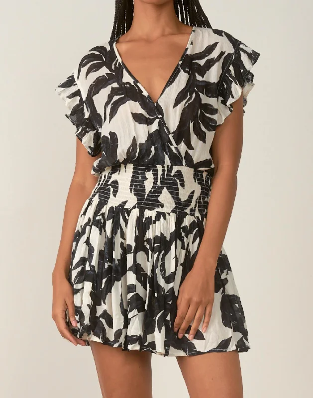 casual midi dressLeaf Print Dress In Black/White