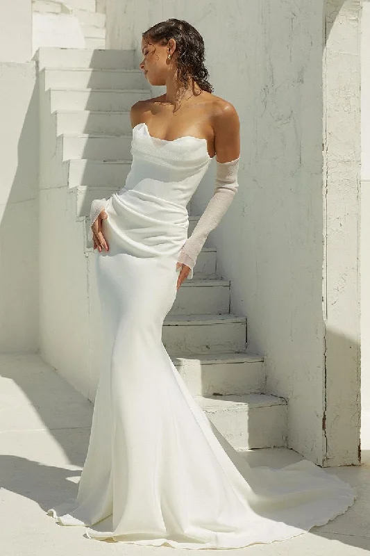 ruched dressSexy V neck Long Sleeves Elegant Wedding Dress with Court Train QW2172